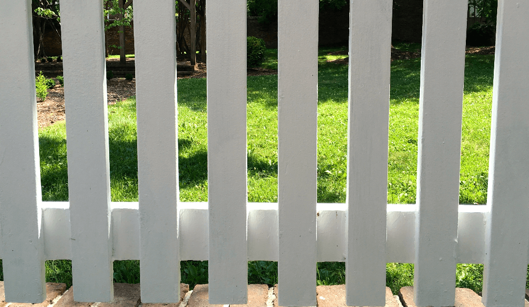 Pasco County’s Trusted Vinyl Fence Contractor: Upgrade from Wood Today