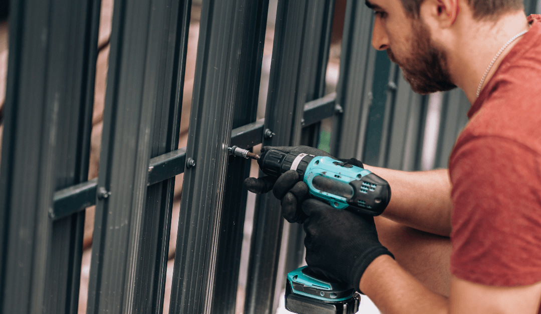 Key Factors to Consider When Hiring a Fencing Contractor for Your Vinyl Fence Project