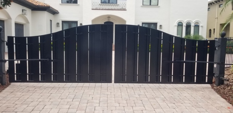 Aluminum fence installed in Tampa