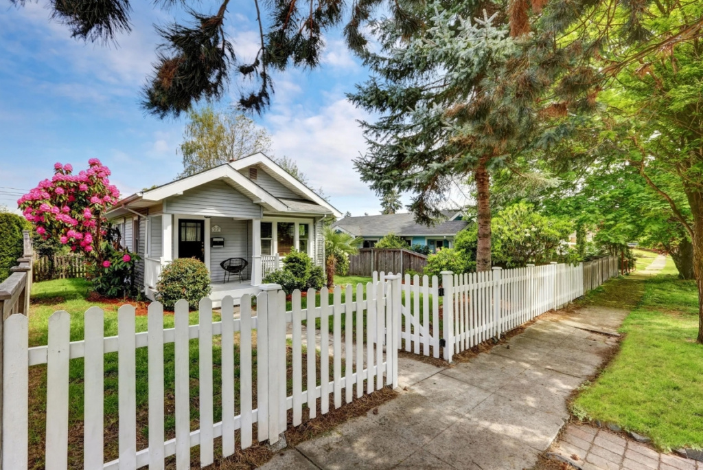 Factors to Keep in Mind When Choosing Fence Height
